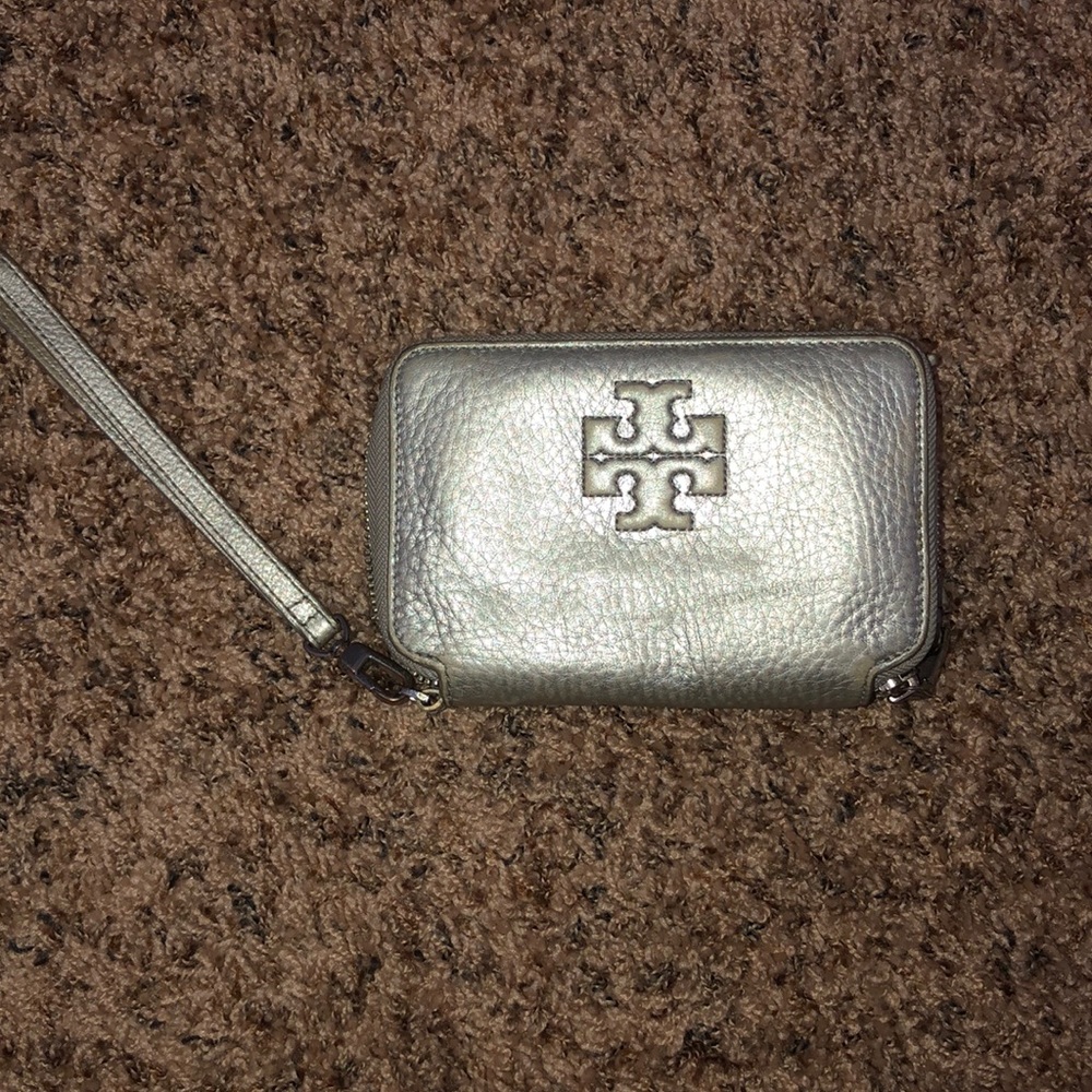 tory burch wristlet